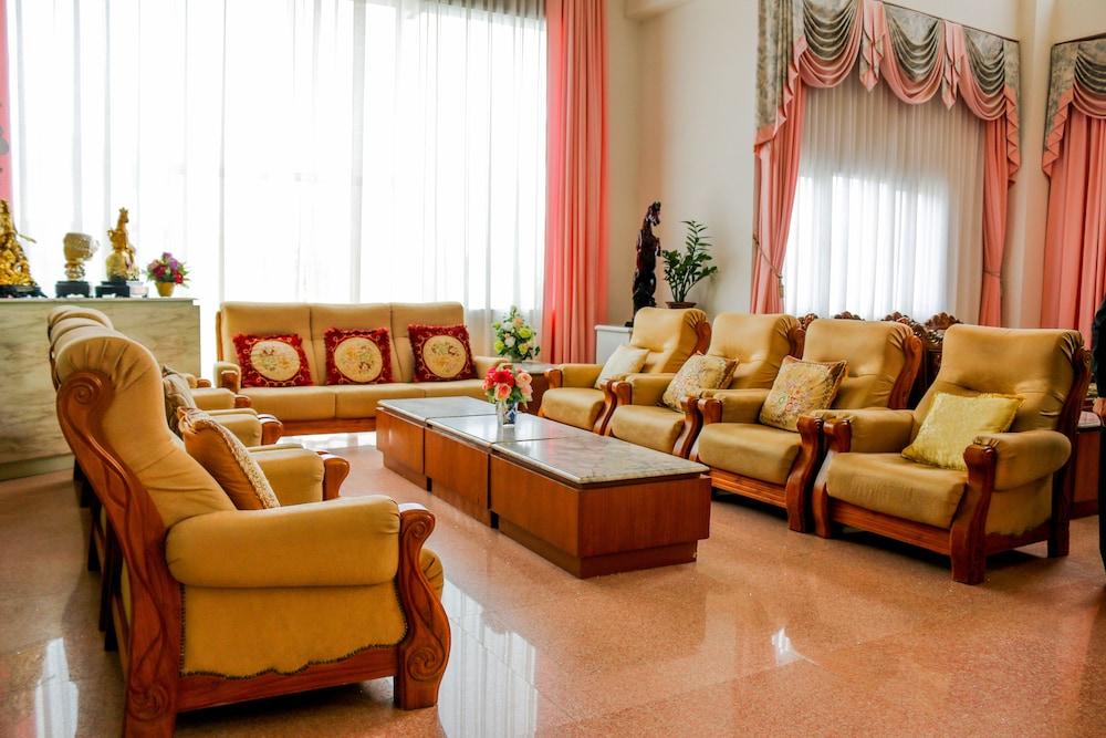 Hotel Thong Tarin Surin